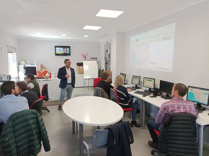 La Diputación de Cádiz forma a responsables municipales sobre el uso del Callejero Digital de Andalucía