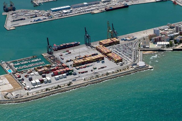 Archivo - Vista del Puerto de la Bahía de Cádiz