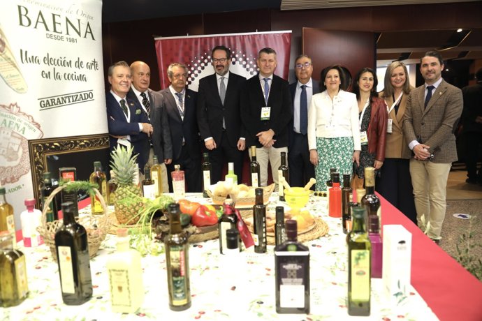 Autoridades asistentes a la inauguración de la jornada sobre AOVE, deporte y salud.