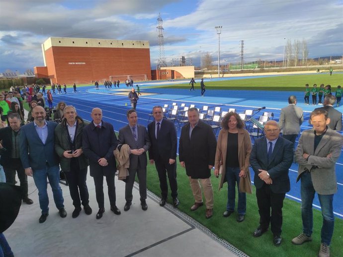 La Diputación de León aporta 145.000 euros para ofrecer a los atletas una nueva pista en las instalaciones del Campus .