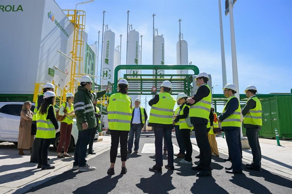Parlamentarios alemanes en la planta de hidrógeno de Iberdrola en Puertollano