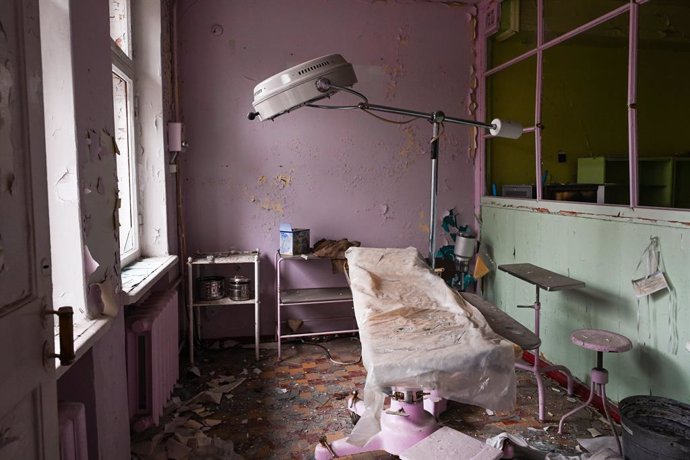 Archivo - Hospital destruido en Limán, en el oblast de Donetsk.