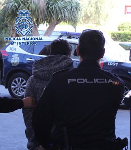 Archivo - Almería.- Sucesos.- Dos detenidos por 69 cargos fraudulentos en compras por internet con datos bancarios de un conocido