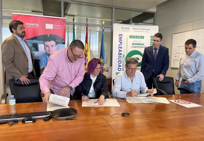 Firma de un acuerdo entre Junta de Extremadura e Inserta Empleo