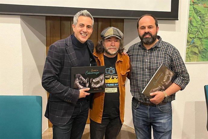 El Vicepresidente, Pablo Zuloaga, Asiste A La Presentación Del Libro Sucedió En Cabuérniga De Vicente Ansola.