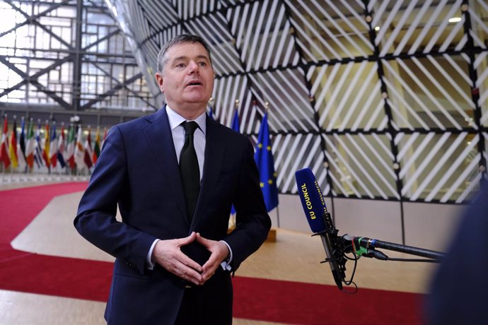 Archivo - HANDOUT - 16 January 2023, Belgium, Brussels: President of the Eurogroup Paschal Donohoe speaks to the media during the Eurogroup meeting. Photo: Alexandros Michailidis/EU Council/dpa - ATTENTION: editorial use only and only if the credit ment