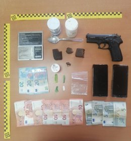 Dos detenidos al desmantelar un punto de venta de droga en Tarifa
