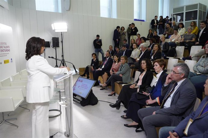 'Encuentro Sobre Talento En Enoturismo. Hacia La 7 Conferencia Mundial De Enoturismo De La OMT' En Haro En Que El Participa La Secretario De Estado De Turismo, Rosana Morillo, Y La Presidenta Riojnana, Concha Andreu, Entre Otras Autoridades