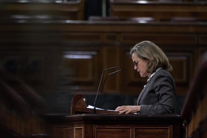 La vicepresidenta primera del Gobierno y ministra de Asuntos Económicos, Nadia Calviño, interviene durante una sesión plenaria en el Congreso de los Diputados, a 15 de marzo de 2023, en Madrid (España). 