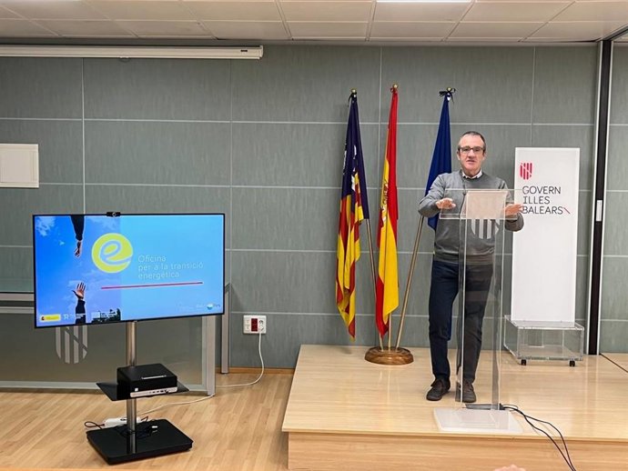 El vicepresidente del Govern, Juan Pedro Yllanes, presenta las oficinas de dinamización sobre transición energética