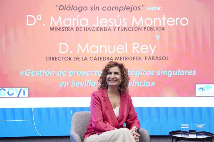 La ministra de Hacienda y Función Pública, María Jesús Montero, durante la clausura las X Jornadas Metropol-Parasol en el Metrosol Parasol, a 24 de marzo de 2023 en Sevilla (Andalucía, España). La ministra de Hacienda y Función Pública, María Jesús Mont