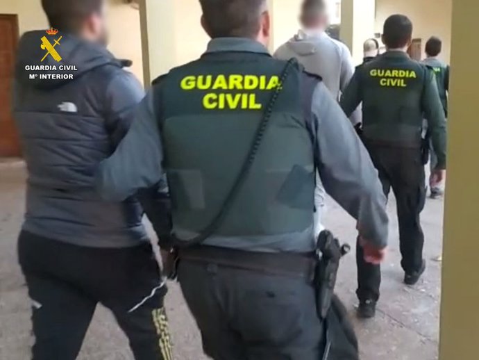 Los detenidos por presuntos delitos de robos con violencia e intimidación en locales de ocio de Xbia