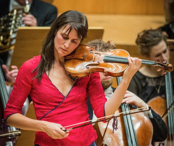 La violinista Viktoria Mullova durante un concierto.
