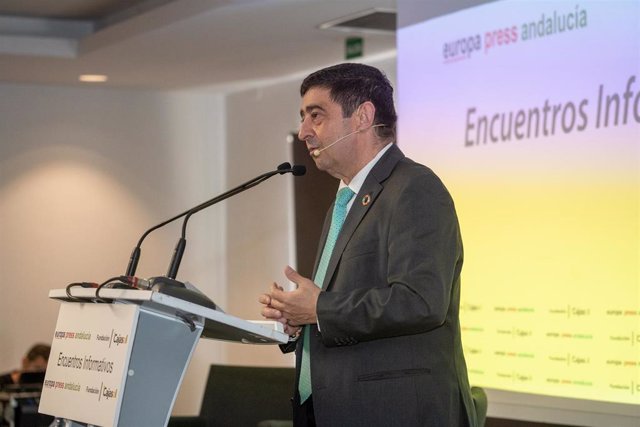 El presidente de la diputación de Jaén, Francisco Reyes,  durante el encuentro informativo organizado por Europa Press Andalucía en colaboración con la Fundación Cajasol