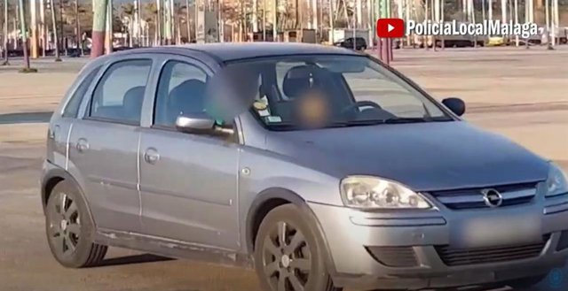 Investigado en Málaga por poner al volante del coche a su hijo de ocho años