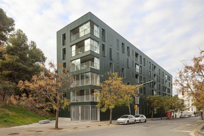 Una promoción de viviendas municipales de alquiler protegido en la calle Escolapi Cncer de Nou Barris.