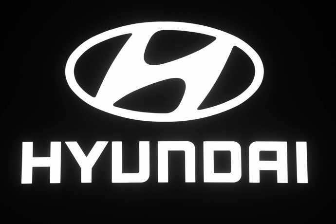 Archivo - FILED - 03 October 2018, France, Paris: A Hyundai logo can be seen on the second press day of the Paris International Motor Show.