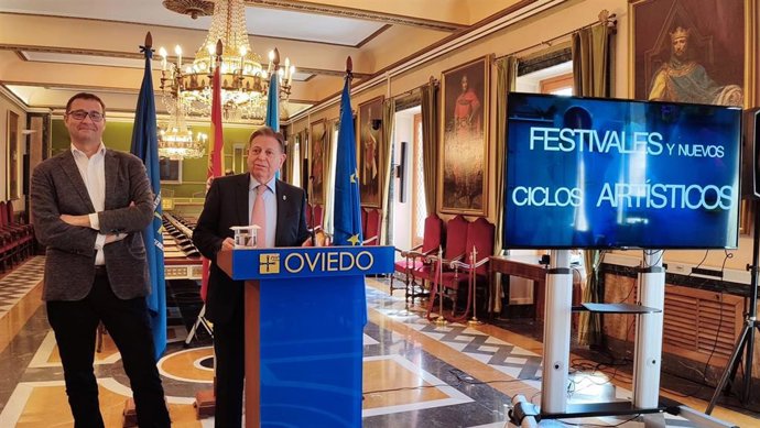 El alcalde de Oviedo, Alfredo Canteli (PP), y el concejal de Cultura, José Luis Costillas (Cs)