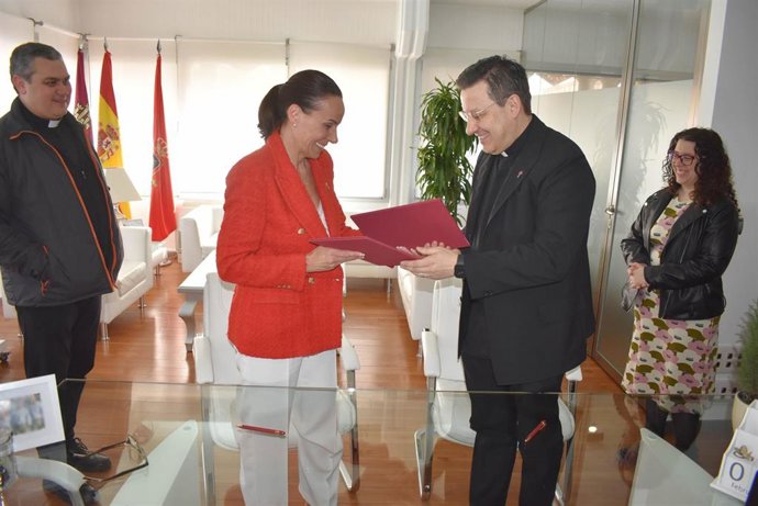 El Ayuntamiento de Ciudad Real y la parroquia de Nuestra Señora del Pilar firman un convenio de colaboración.