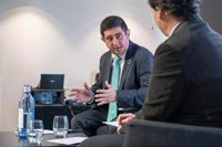 Reyes aboga por "darle una vuelta al empleo" y reclama a la Junta poder gestionar estas políticas