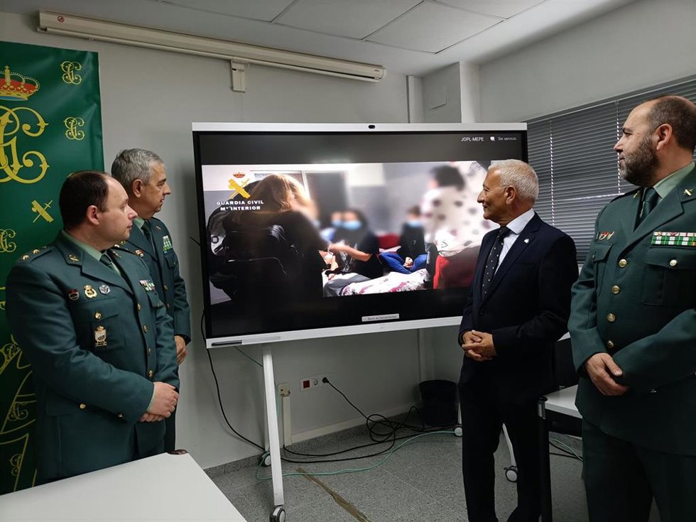 Responsables de la Guardia Civil y el delegado del Gobierno en Extremadura tras la rueda de prensa en la que han dado detalles de la operación Risaraldo