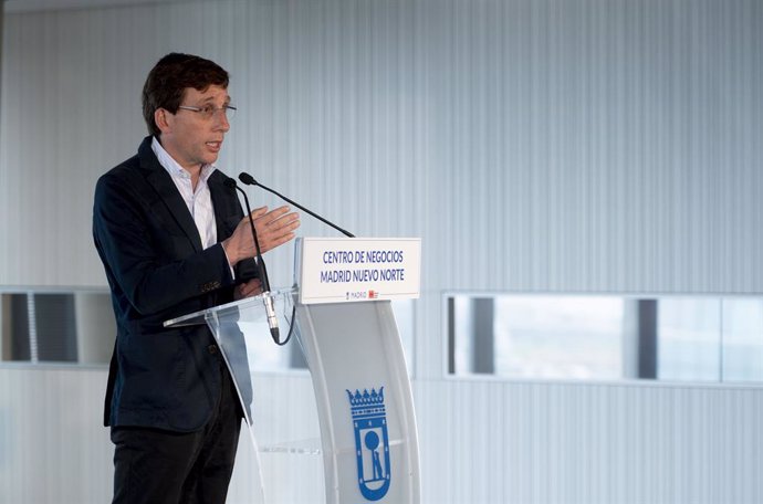 El alcalde de Madrid, José Luis Martínez-Almeida, interviene durante la presentación del Centro de Negocios de Madrid Nuevo Norte (MNN), en la Torre de Cristal, a 24 de marzo de 2023, en Madrid (España). El Centro de Negocios de Madrid Nuevo Norte (MNN)