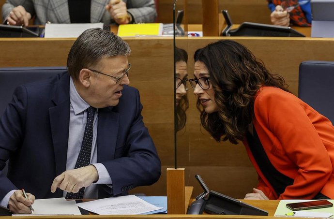 Archivo - El presidente de la Generalitat valenciana, Ximo Puig y la vicepresidenta, portavoz y consellera de Igualdad y Políticas Inclusivas de la Generalitat valenciana, Aitana Mas.
