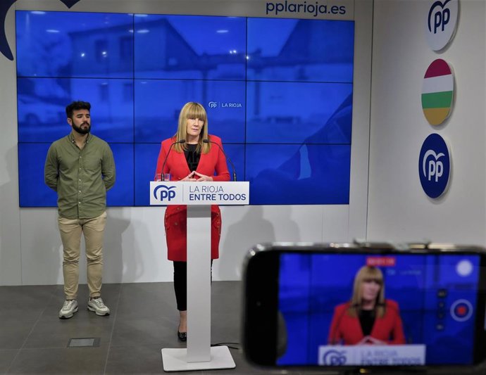 Ana Lourdes González y Rubén Gutiérrez comparecen ante los medios de comunicación