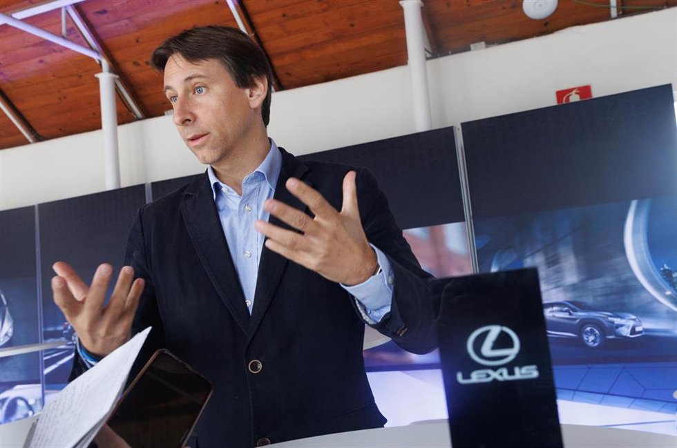 El director de Marketing y Comunicación Lexus España, Aurelio García Duque, en la inauguración de la Copa del Rey y de la Reina de hockey hierba de 2023, en el Club de Campo Villa de Madrid.