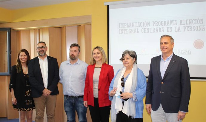 Acompañados por la Consejera de Política Social.