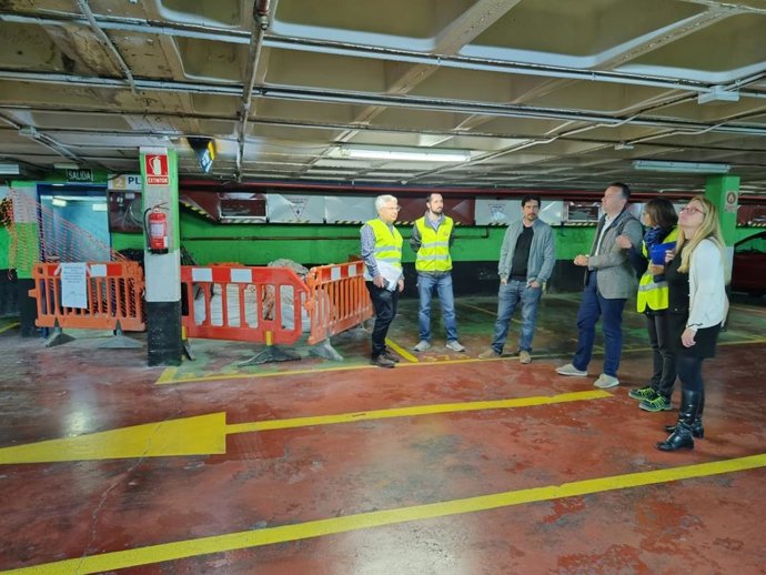 Visita del regidor de Movilidad, Francesc Dalmau, a las obras del aparcamiento de Avenidas.