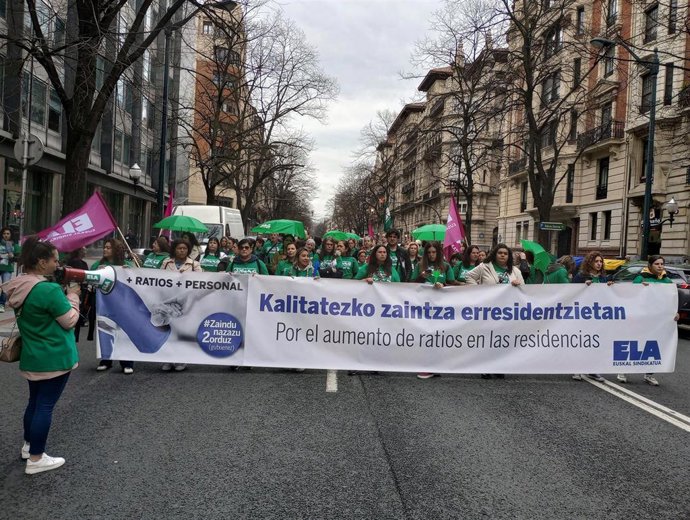 Manifestación convocadada por ELA de trabajadoras de residencias Bizkaia