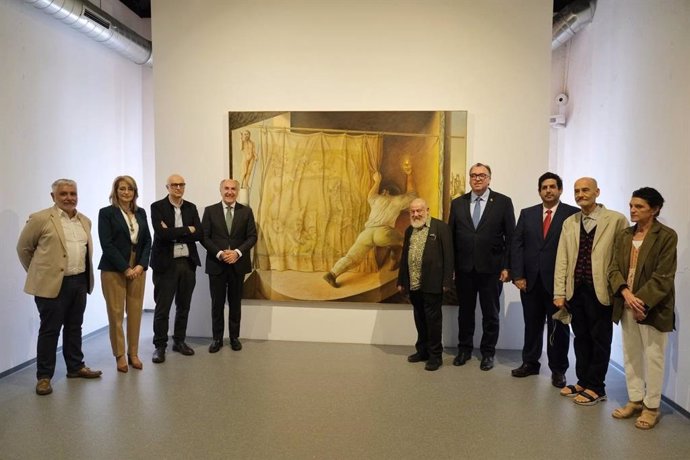 El consejero de Turismo, Cultura y Deporte, Arturo Bernal, inaugura en Algeciras (Cádiz) una exposición sobre los años que consagraron a Guillermo Pérez Villalta