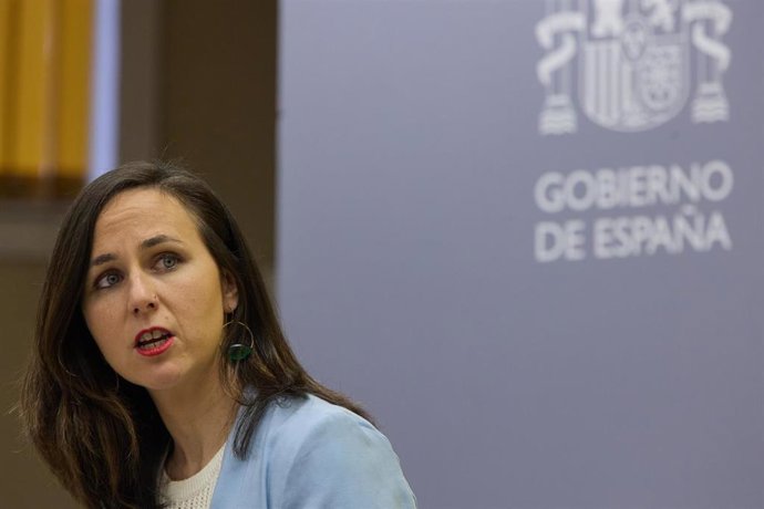 La ministra de Derechos Sociales y Agenda 2030, Ione Belarra, interviene durante el acto de rendición de cuentas 'Escudo social: descubre un futuro mejor'.