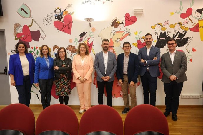 El presidente de Junta Central Fallera, Pere Fuset, presenta su nueva directiva