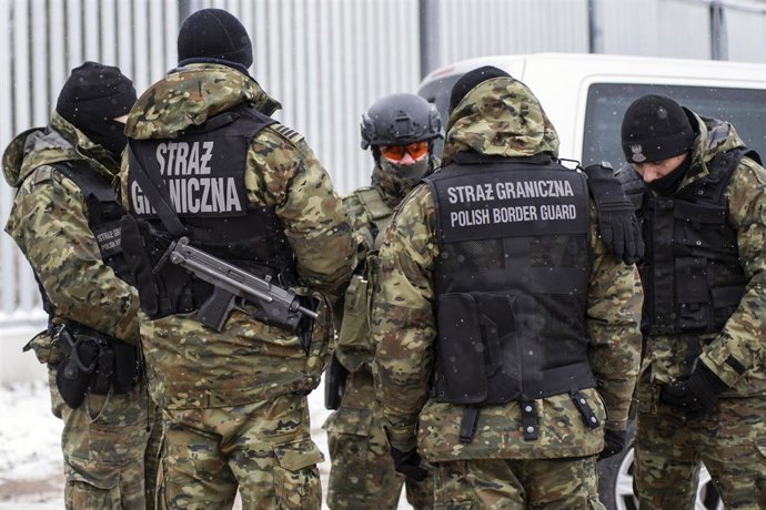 Archivo - Miembros de la Guardia Fronteriza de Polonia en la frontera con Bielorrusia.