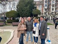 Mañueco llamará a Sémper para explicarle qué sucedió realmente en las Cortes con la 'peineta'