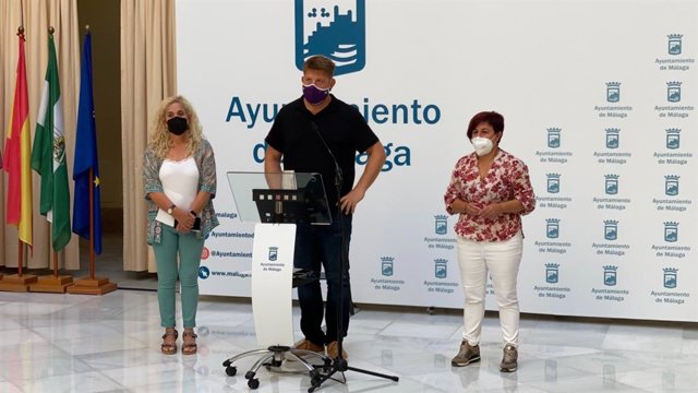 Archivo - Los concejales de Unidas Podemos por Málaga Remedios Ramos, Nicolás Sguiglia y Paqui Macías en una imagen de archivo 