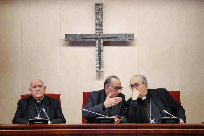 Archivo - Obispos en la sede de la CEE.