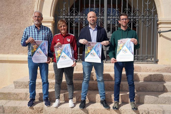 Archivo - La Roda participará en una iniciativa de la UEFA cuyo proyecto Playmarkes pretende promocionar la práctica del fútbol en niñas de 5 a 8 años.