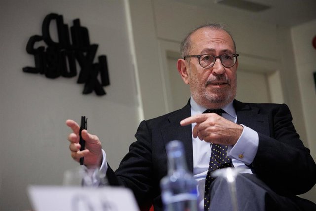 El exsecretario general del Partido Socialista de Euskadi-Euskadiko Ezkerra, Nicolás Redondo, interviene durante el acto del 27 aniversario del asesinato de Fernando Múgica a manos de ETA