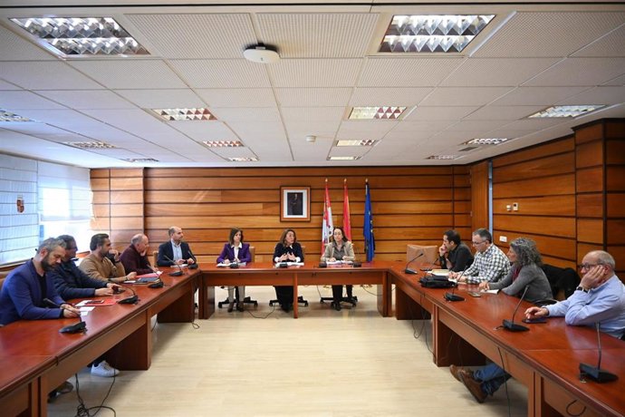 Reunión de la consejera de Movilidad y Transformación Digital de la Junta de Castilla y León con los secretarios generales de UGT y CCOO.