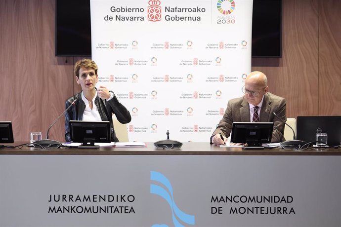 La presidenta Chivite y el consejero Ciriza, durante la conferencia en la Mancomunidad de Montejurra.