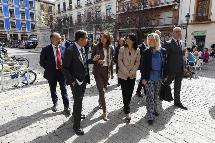 La ministra de Justicia, Pilar Llop, junto al presidente del Tribunal Superior de Justicia de Andalucía, Lorenzo del Río, la fiscal superior de la comunidad autónoma, Ana Tárrago, y la rectora de la UGR, Pilar Aranda, entre otros.