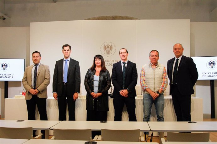Acuerdo entre la Universidad de Granada y Endesa X para plantas solares de autoconsumo