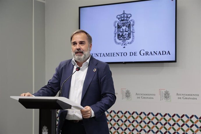 Jacobo Calvo, en rueda de prensa tras la Junta de Gobierno Local de Granada