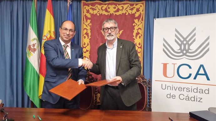 El rector de la UCA con el alcalde de Villamartín.