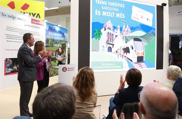 La presidenta de la Diputación, Núria Marín, y el presidente de Renfe, Raül Blanco, presentan en la feria B-Travel las primeras rutas de trenes temáticos que recorrerán la provincia.