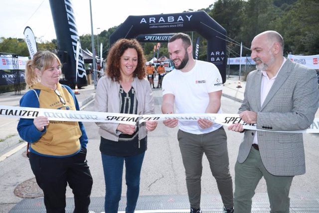 La presidenta del Consell de Mallorca, Catalina Cladera, inaugura la Mallorca Grand Race.