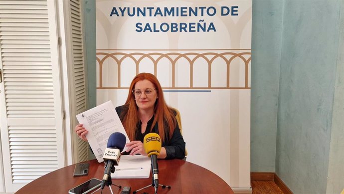 María Eugenia Rufino, en rueda de prensa en el Ayuntamiento de Salobreña